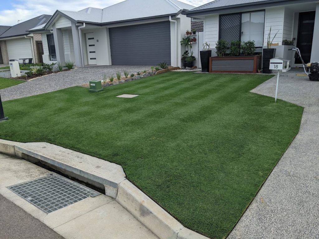 Healthy dark green lawn in front of a home | featured image for Daniel - Deception Bay.